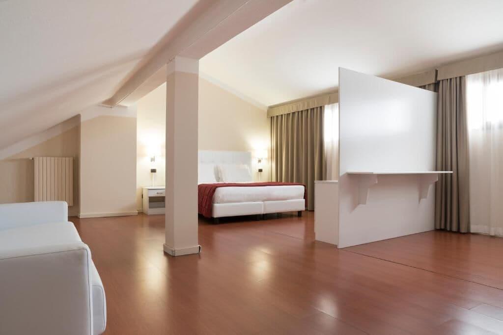 Hotel Tourist Турин Екстер'єр фото