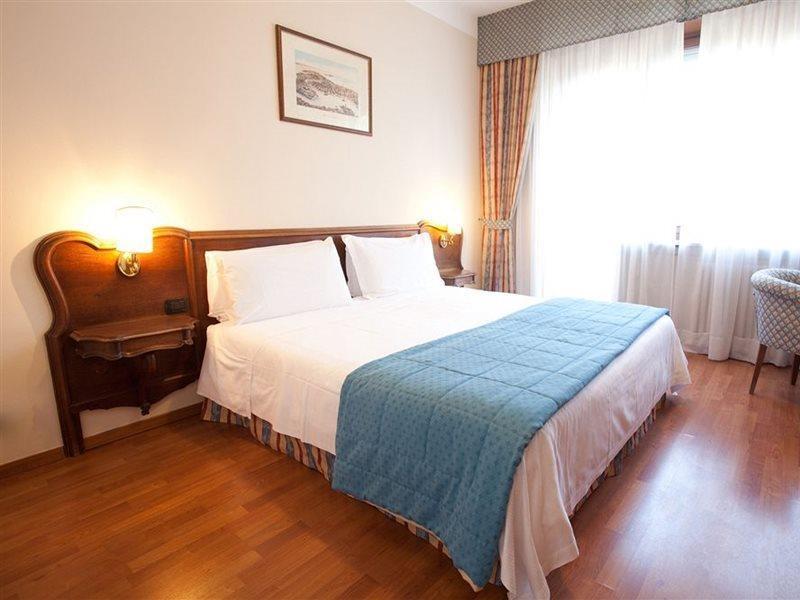 Hotel Tourist Турин Екстер'єр фото