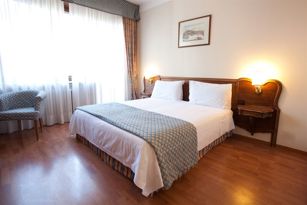 Hotel Tourist Турин Екстер'єр фото