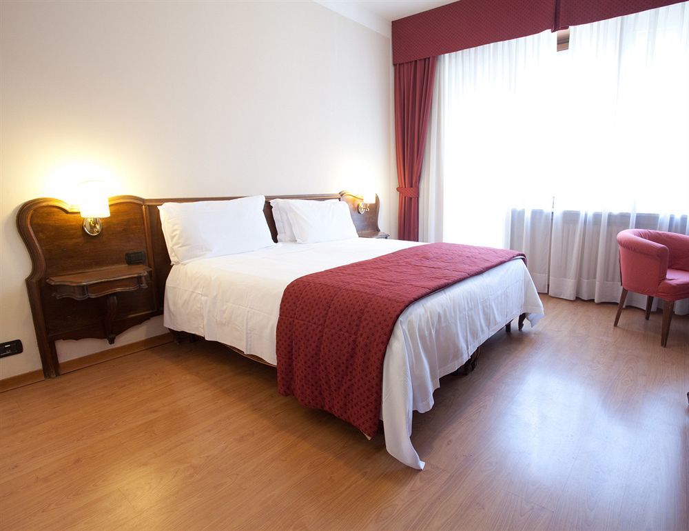 Hotel Tourist Турин Екстер'єр фото